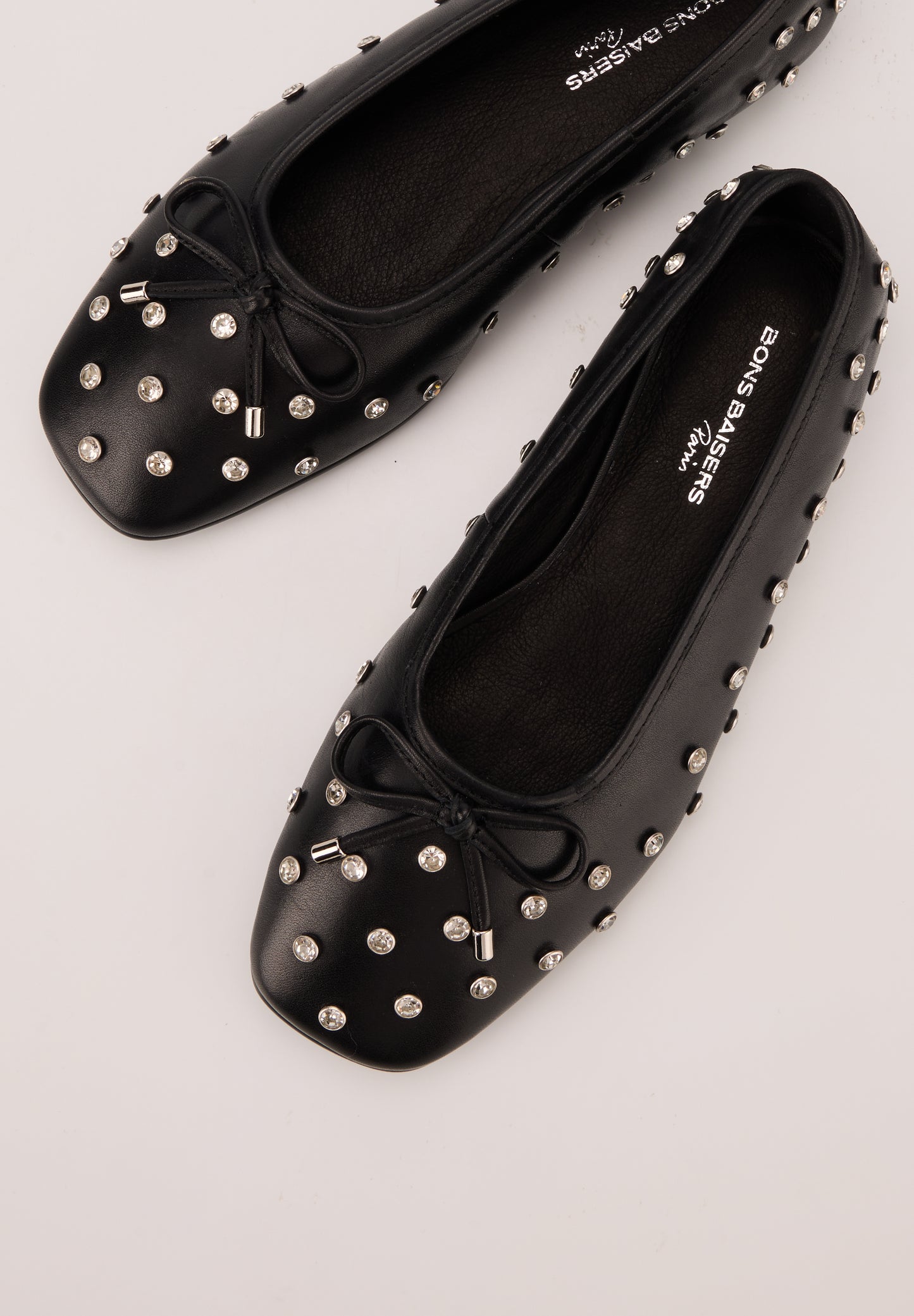 Carmen-Cuir Noir Studs Diamonds