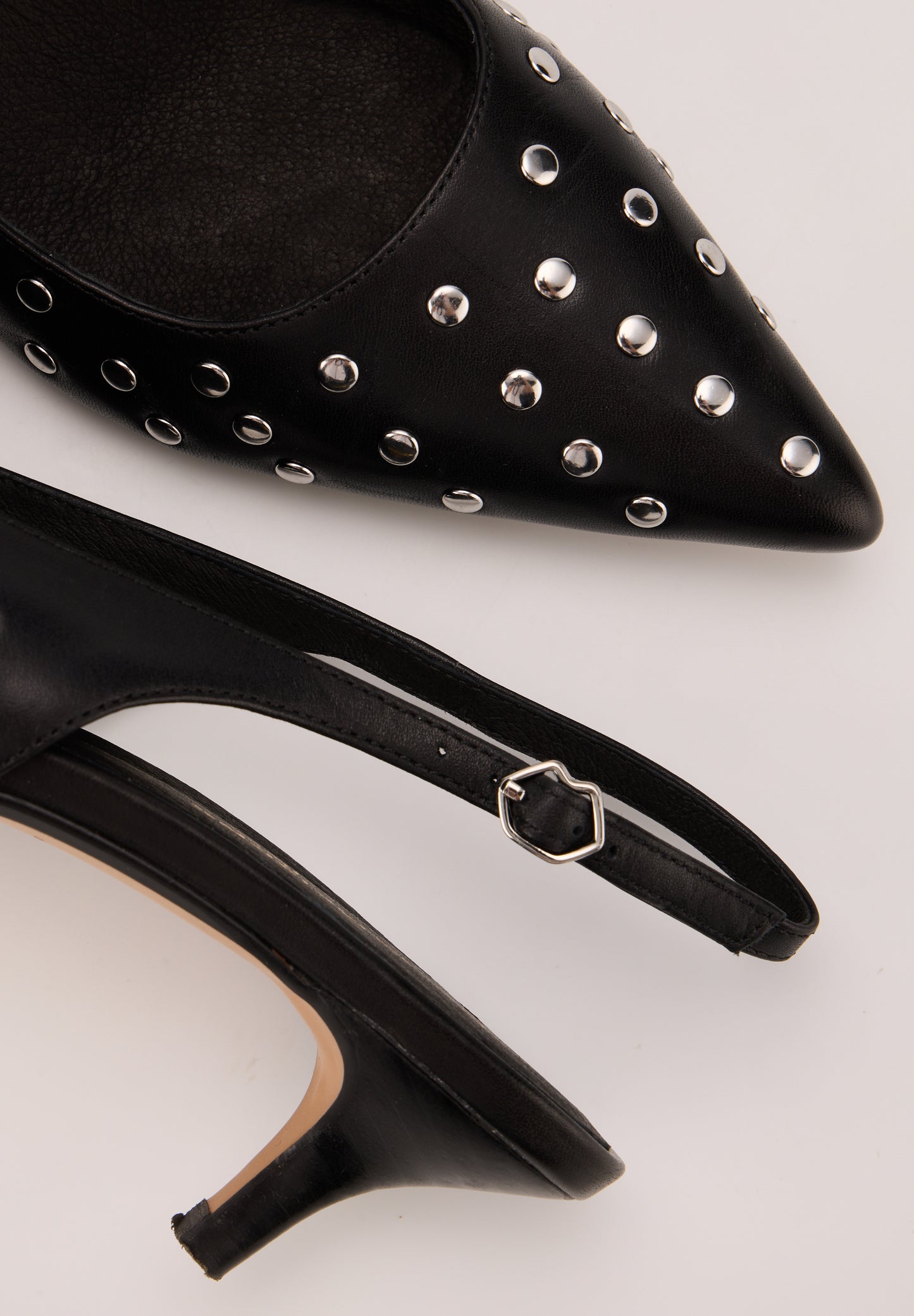 Janet-Cuir Lisse Noir Studs